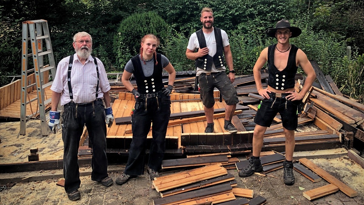 Abriss der brandgeschädigten Hütte im Kneipp-Garten (Foto: Dieter Dippel)