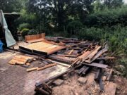 Abriss der brandgeschädigten Hütte im Kneipp-Garten (Foto: Dieter Dippel)