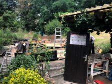 Abriss der brandgeschädigten Hütte im Kneipp-Garten (Foto: Dieter Dippel)