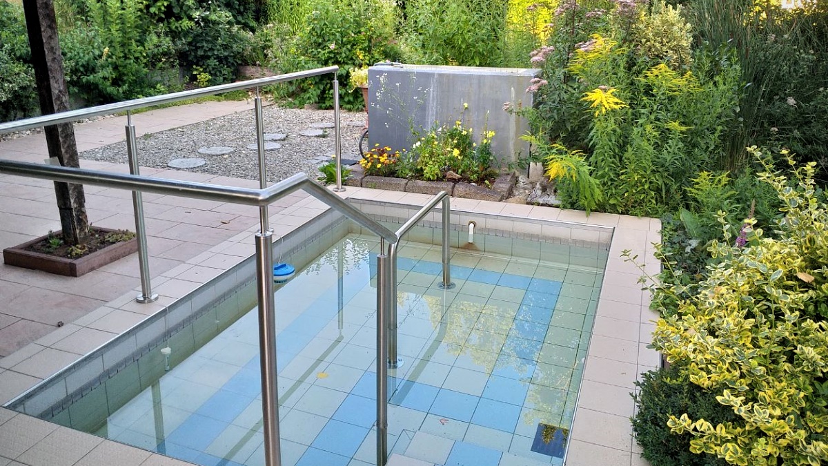 Es darf gekneippt werden: Die frisch gereinigten Wasserbecken (Foto: Ralph Stenzel)