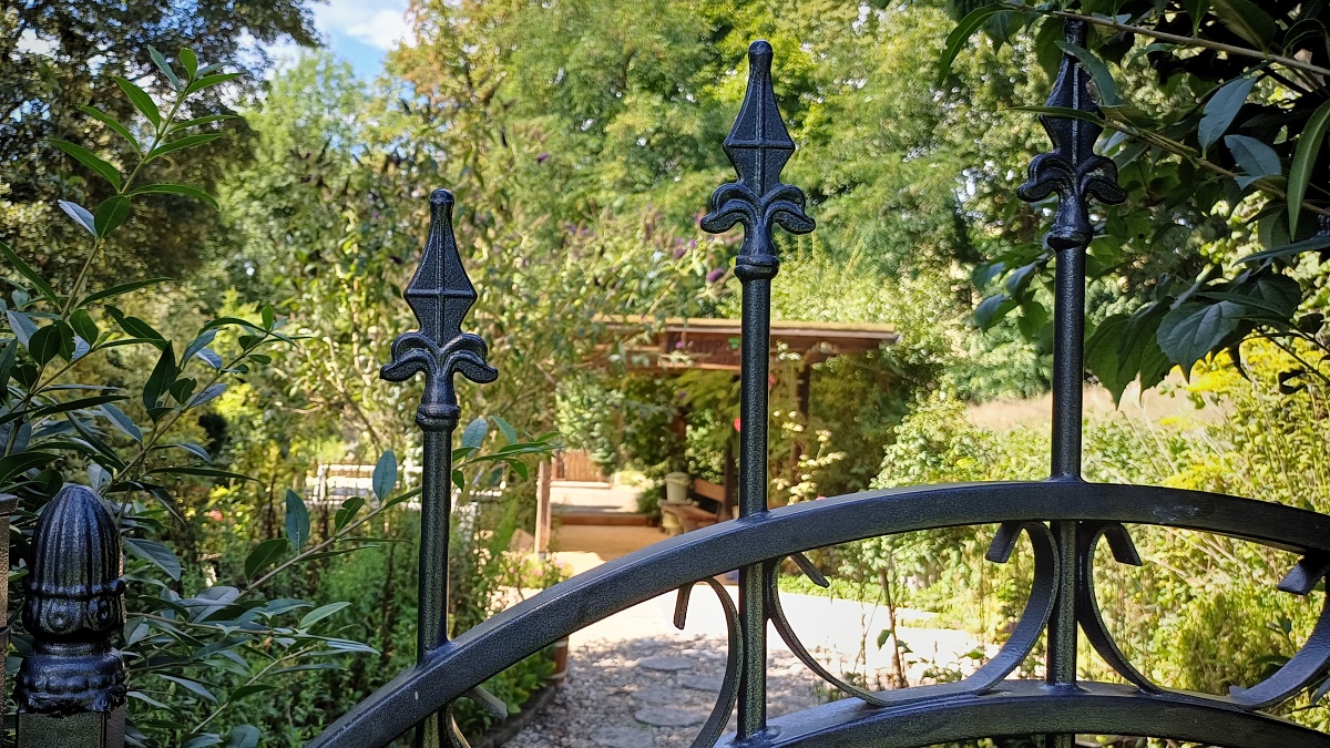 Eingang zum Kneipp-Garten (Foto: Ralph Stenzel)