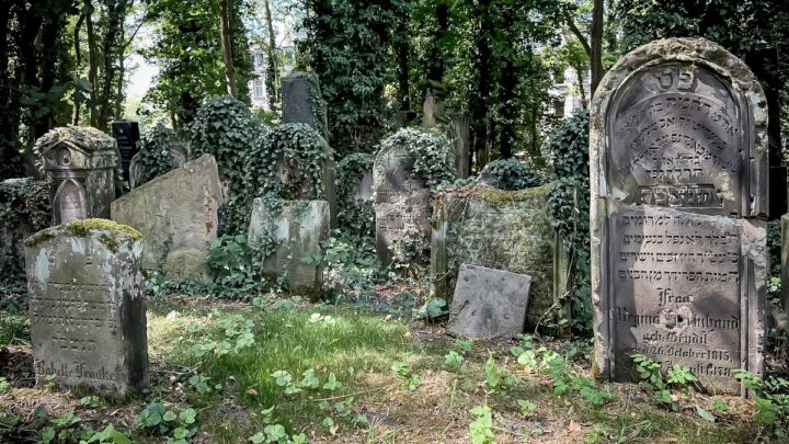 Alter israelitischer Friedhof (Foto: Claus W. Vogl)